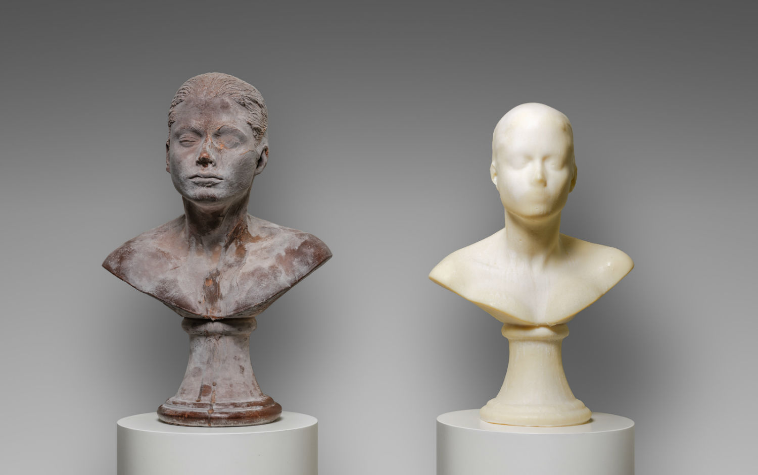 Janine Antoni "Lick and Lather"